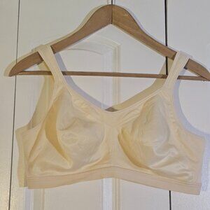 Playtex Bra 42D 18 Hour Active Low Impact Wireless Full Coverage Beige NWOT